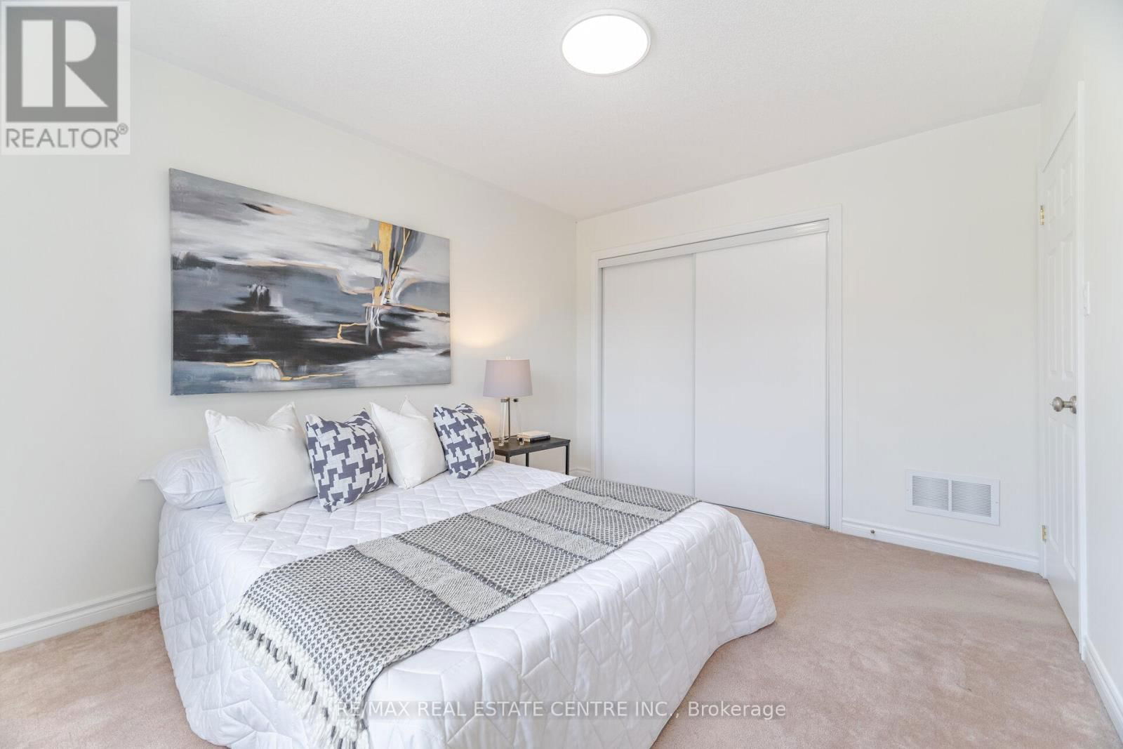 335 HOBBS CRESCENT Image 24