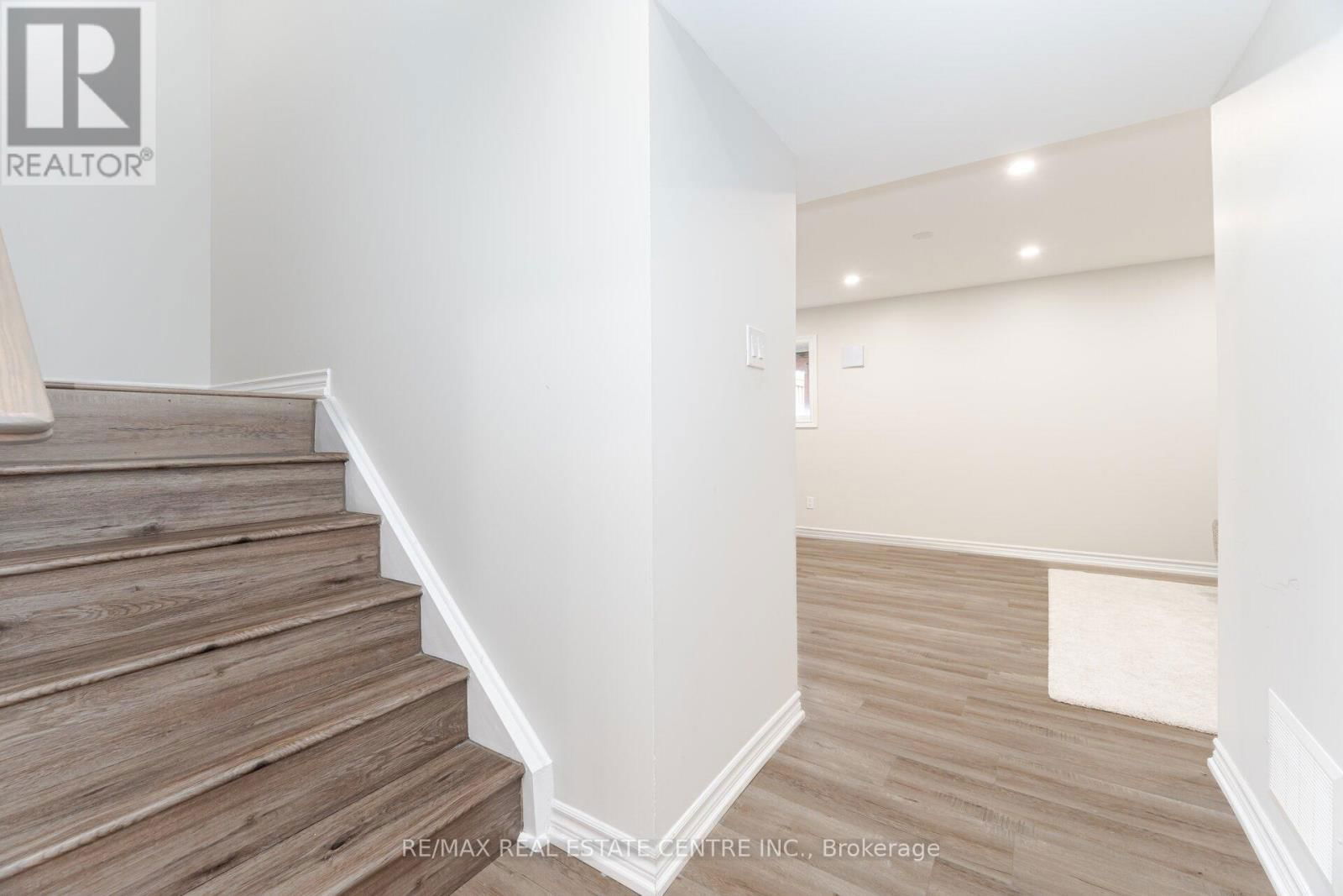 335 HOBBS CRESCENT Image 28