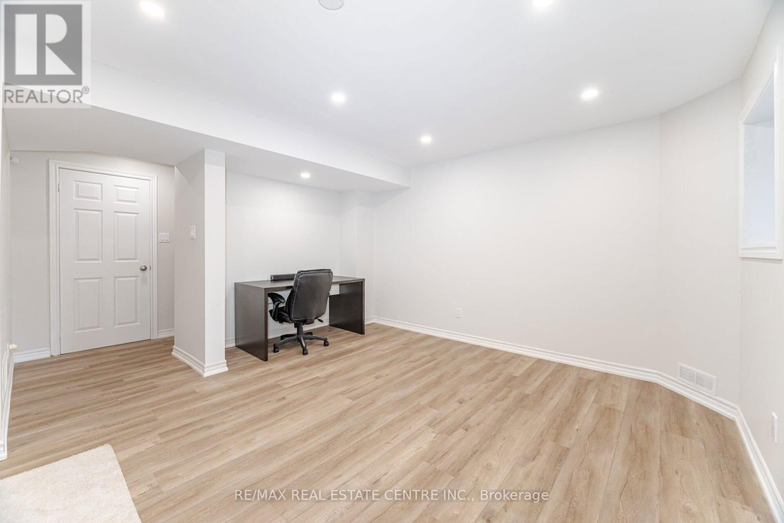 335 HOBBS CRESCENT Image 29