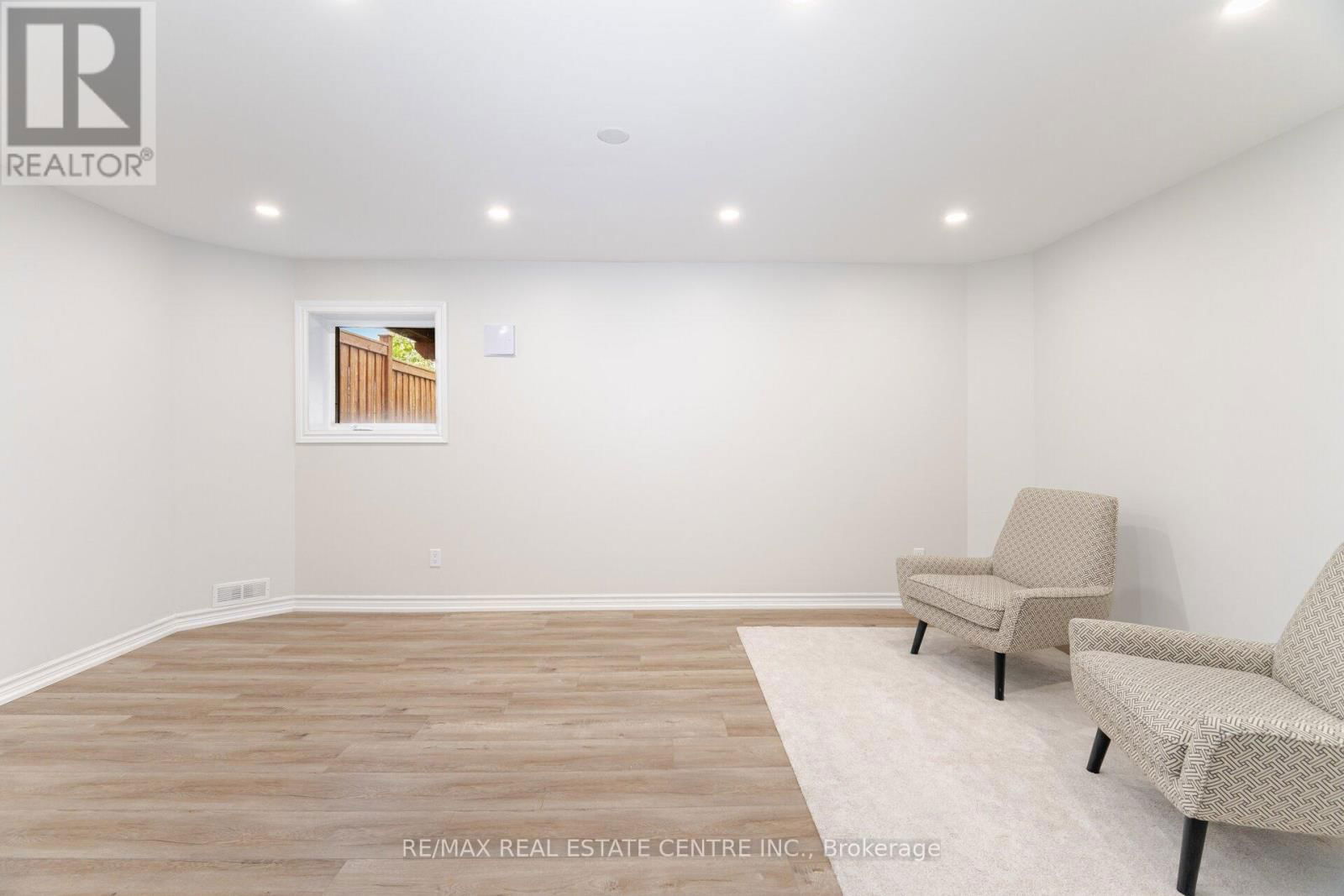 335 HOBBS CRESCENT Image 30