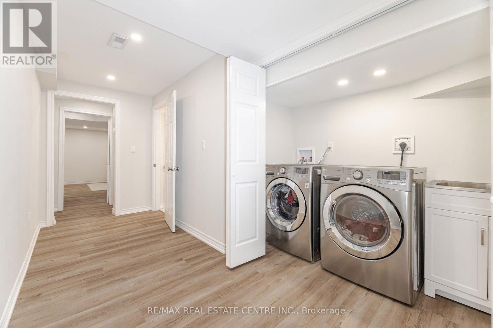 335 HOBBS CRESCENT Image 32