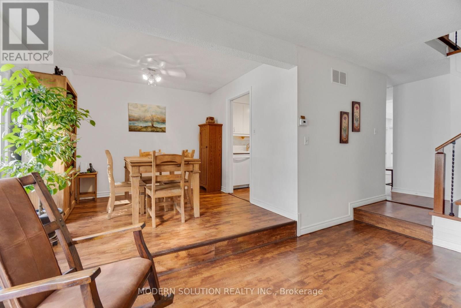 25 - 1021 CEDARGLEN GATE Image 12