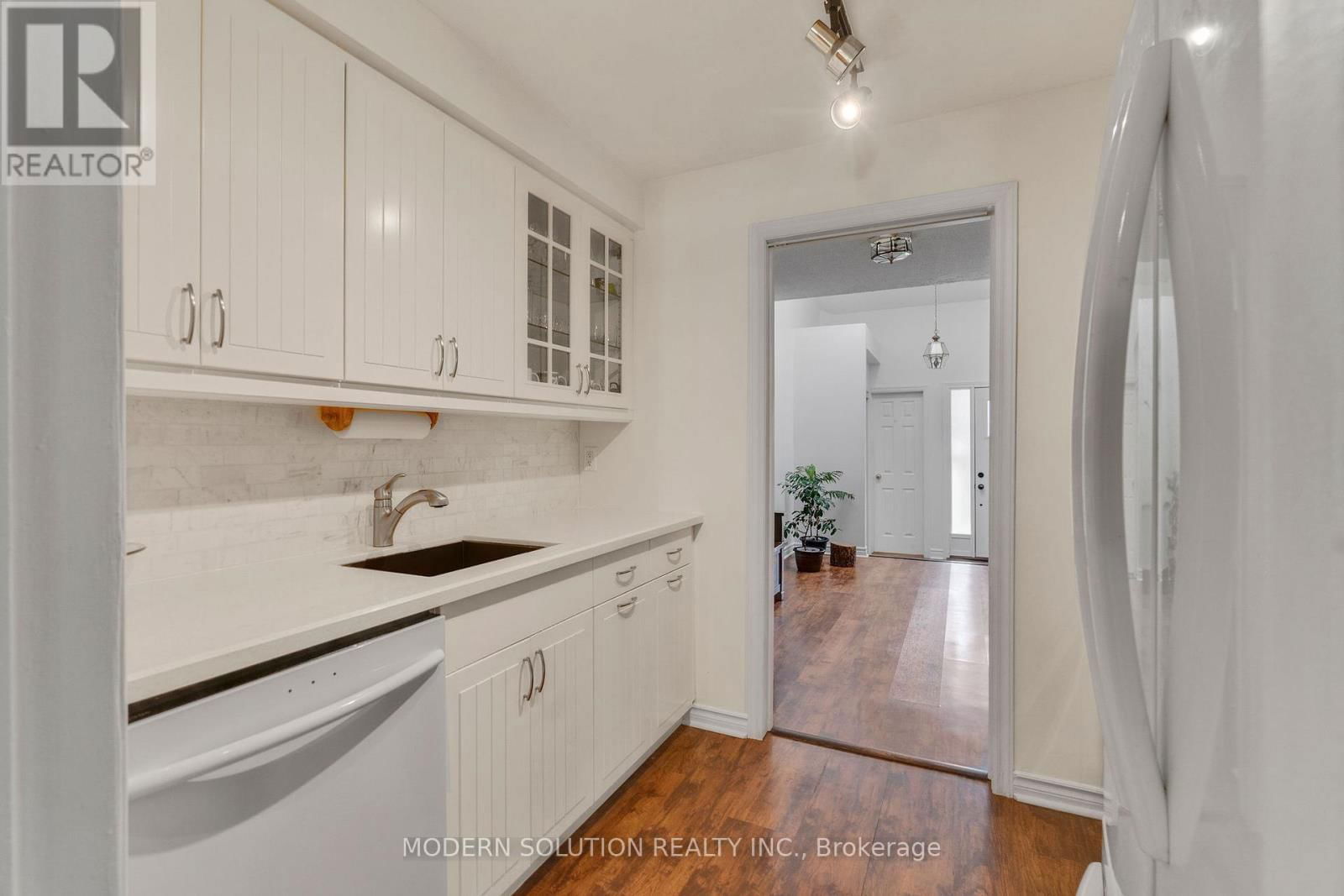 25 - 1021 CEDARGLEN GATE Image 14