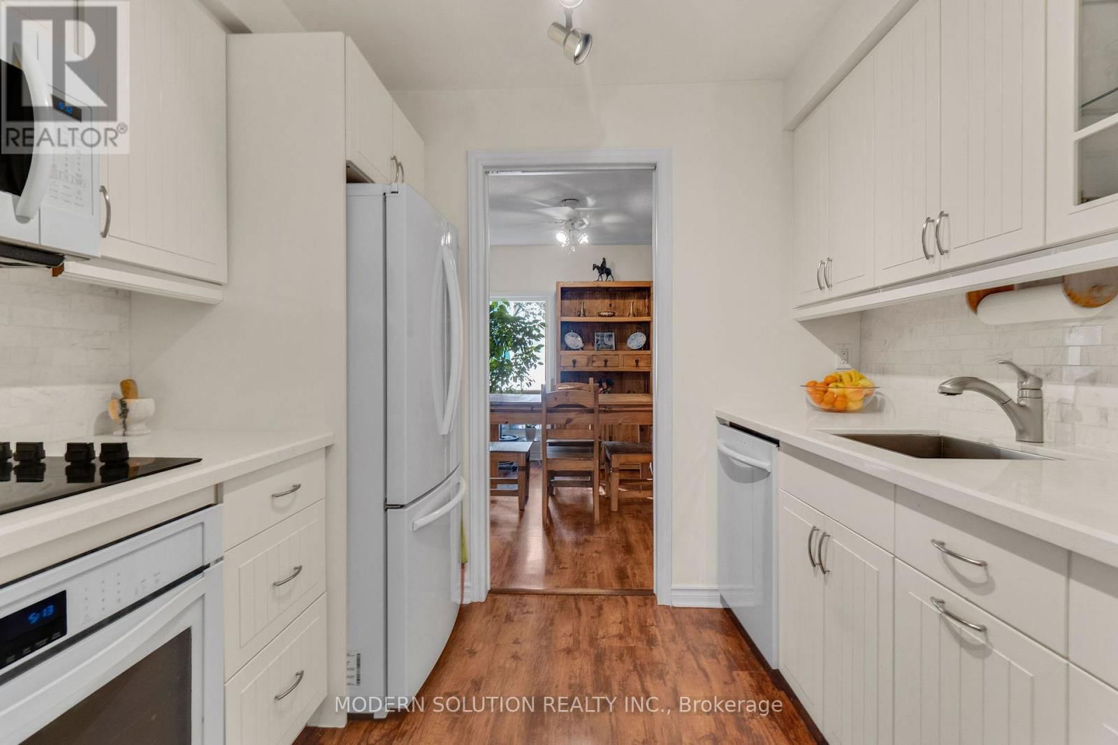 25 - 1021 CEDARGLEN GATE Image 16