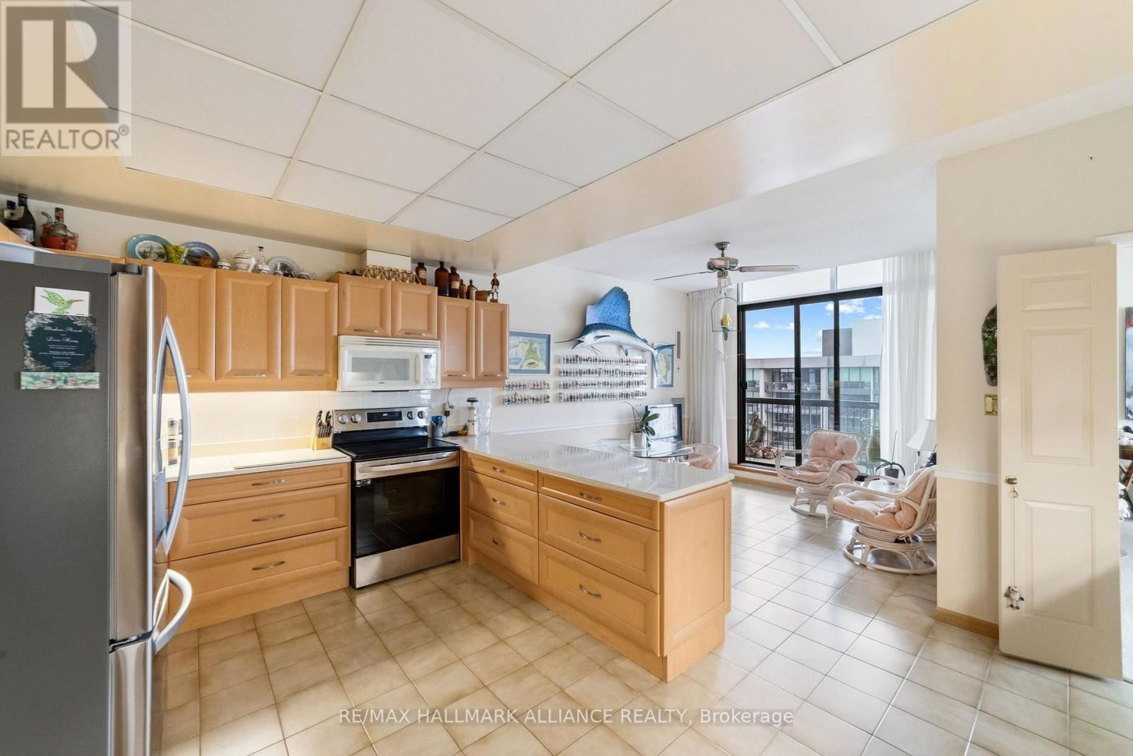 PH6 - 2180 MARINE DR DRIVE Image 19