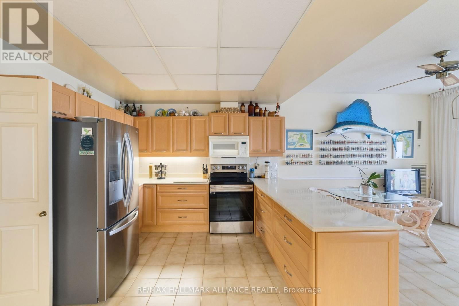 PH6 - 2180 MARINE DR DRIVE Image 20