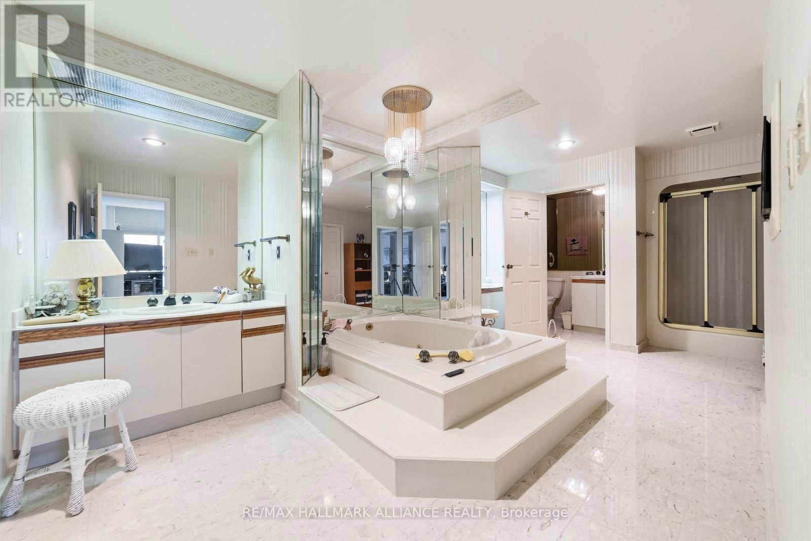 PH6 - 2180 MARINE DR DRIVE Image 30
