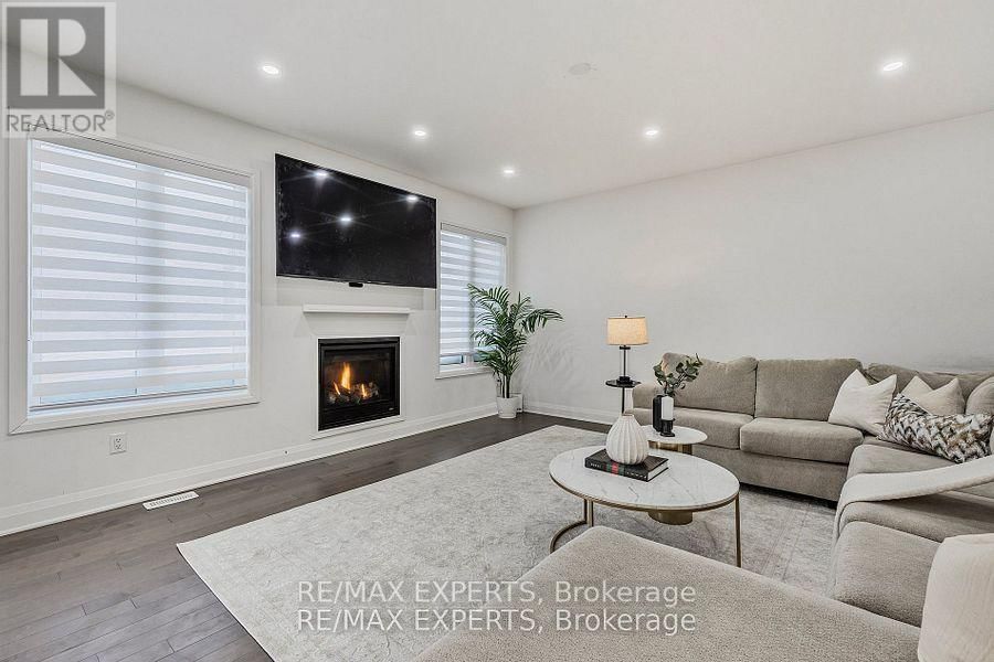 1411 LOBELIA CRESCENT Image 2