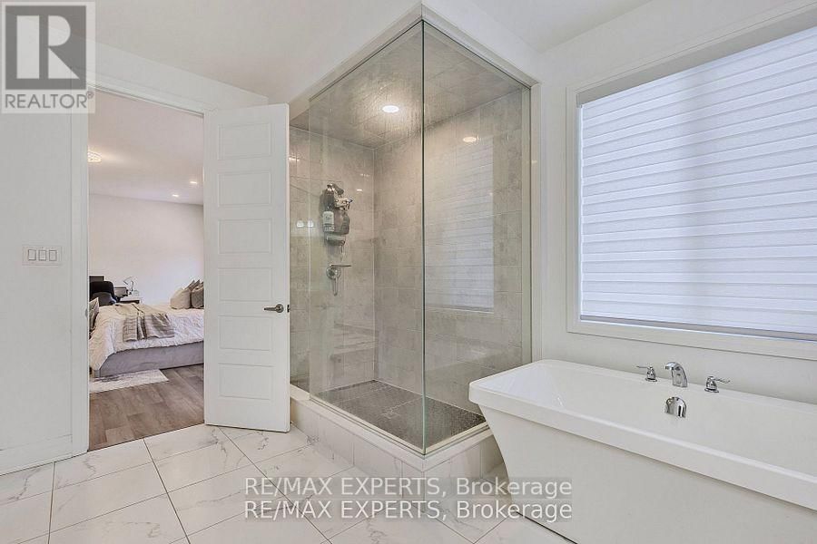 1411 LOBELIA CRESCENT Image 25