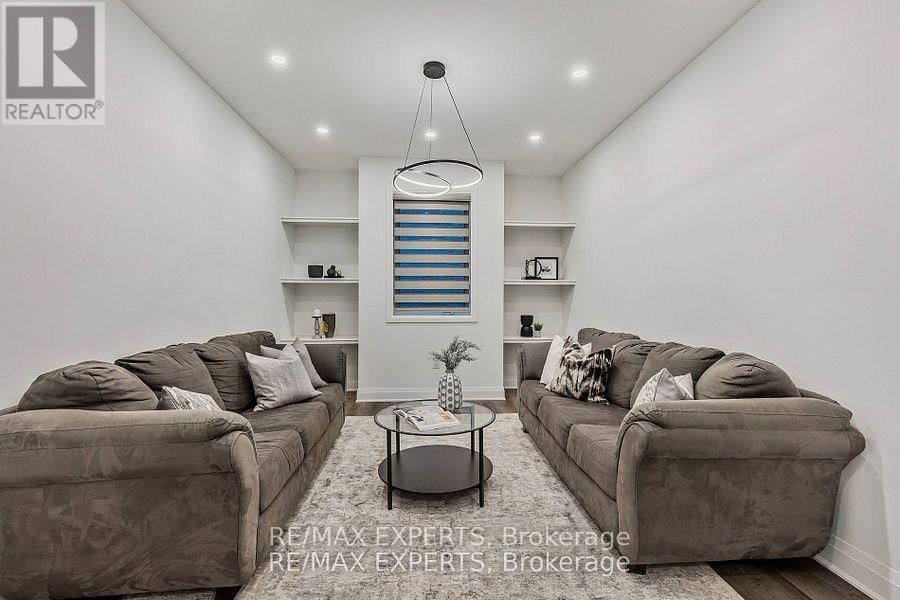1411 LOBELIA CRESCENT Image 26