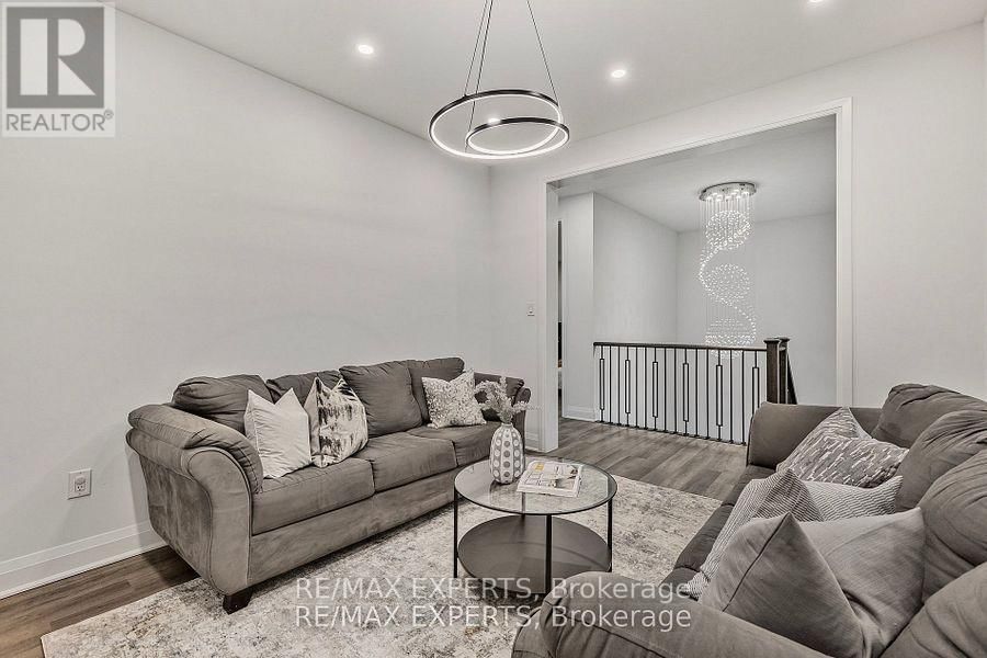 1411 LOBELIA CRESCENT Image 27