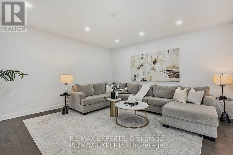 1411 LOBELIA CRESCENT Image 3