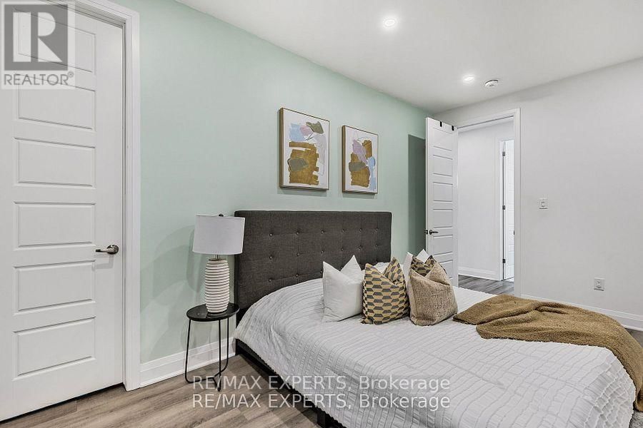 1411 LOBELIA CRESCENT Image 31