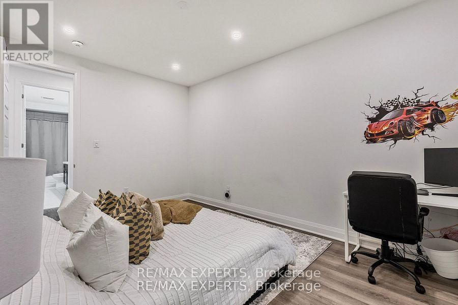 1411 LOBELIA CRESCENT Image 32