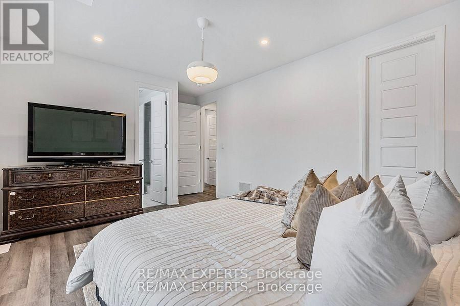 1411 LOBELIA CRESCENT Image 35