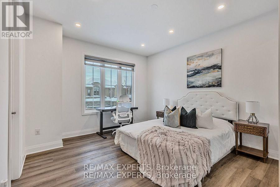 1411 LOBELIA CRESCENT Image 37