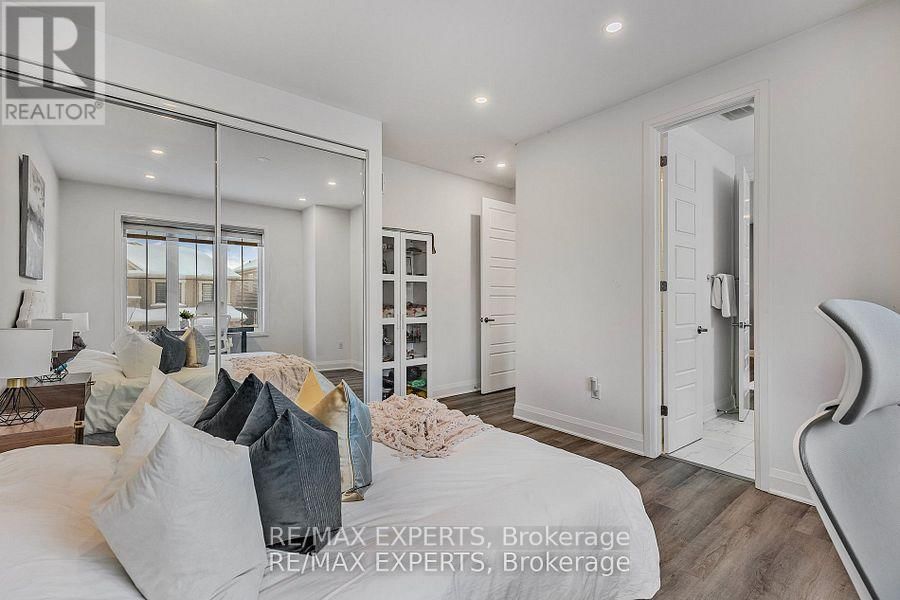 1411 LOBELIA CRESCENT Image 39