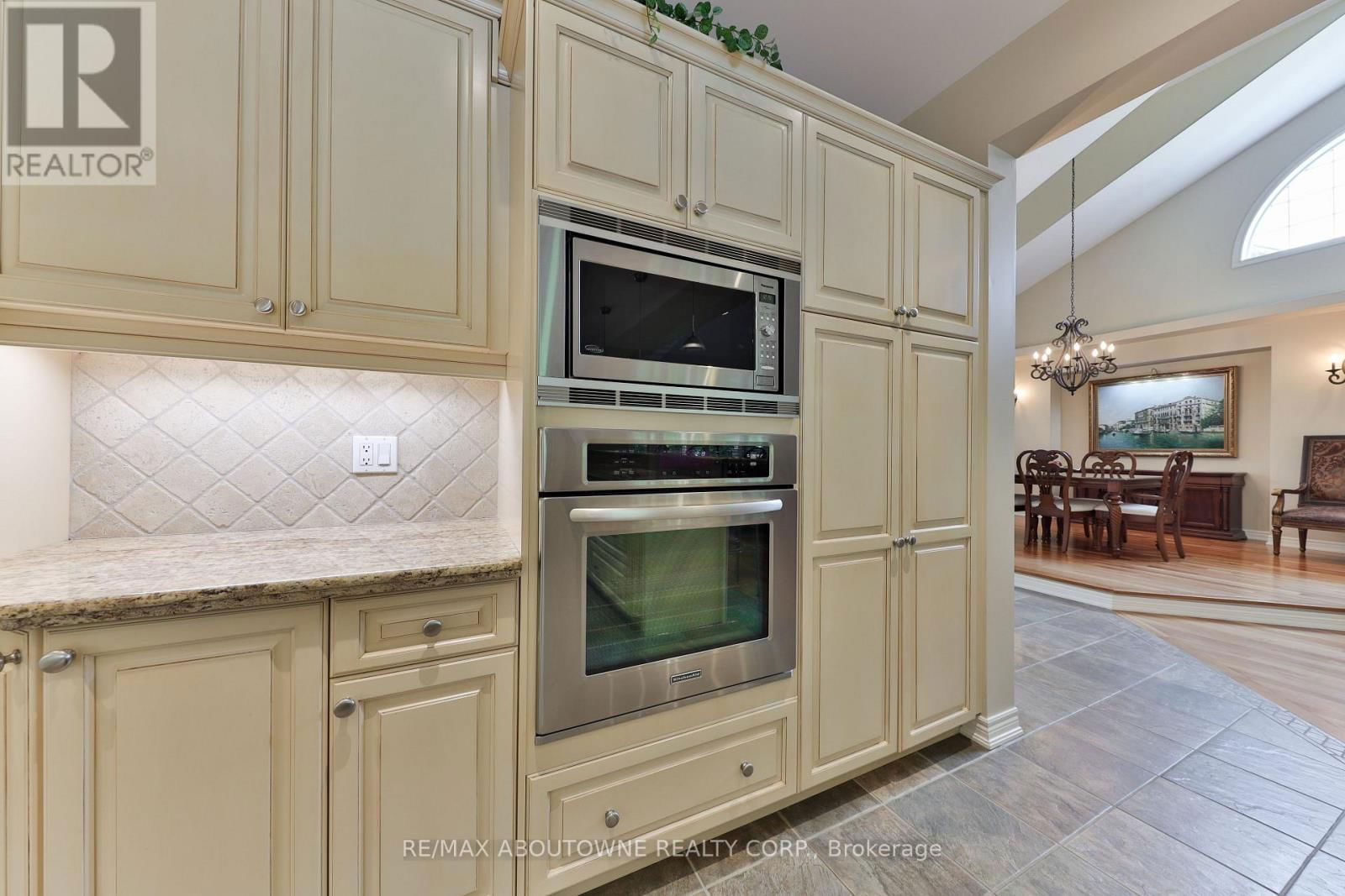 3105 LAKESHORE ROAD Image 15