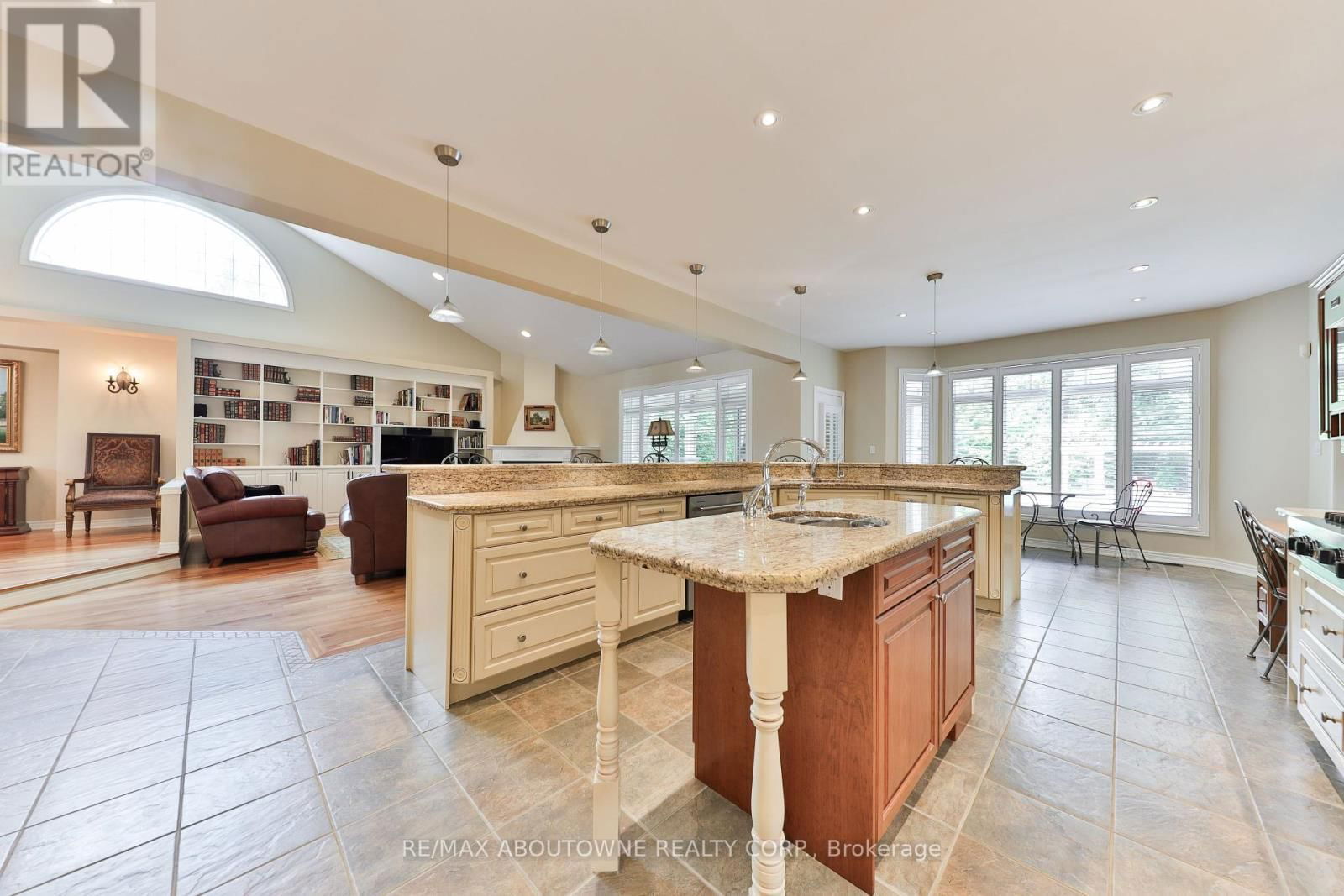 3105 LAKESHORE ROAD Image 18