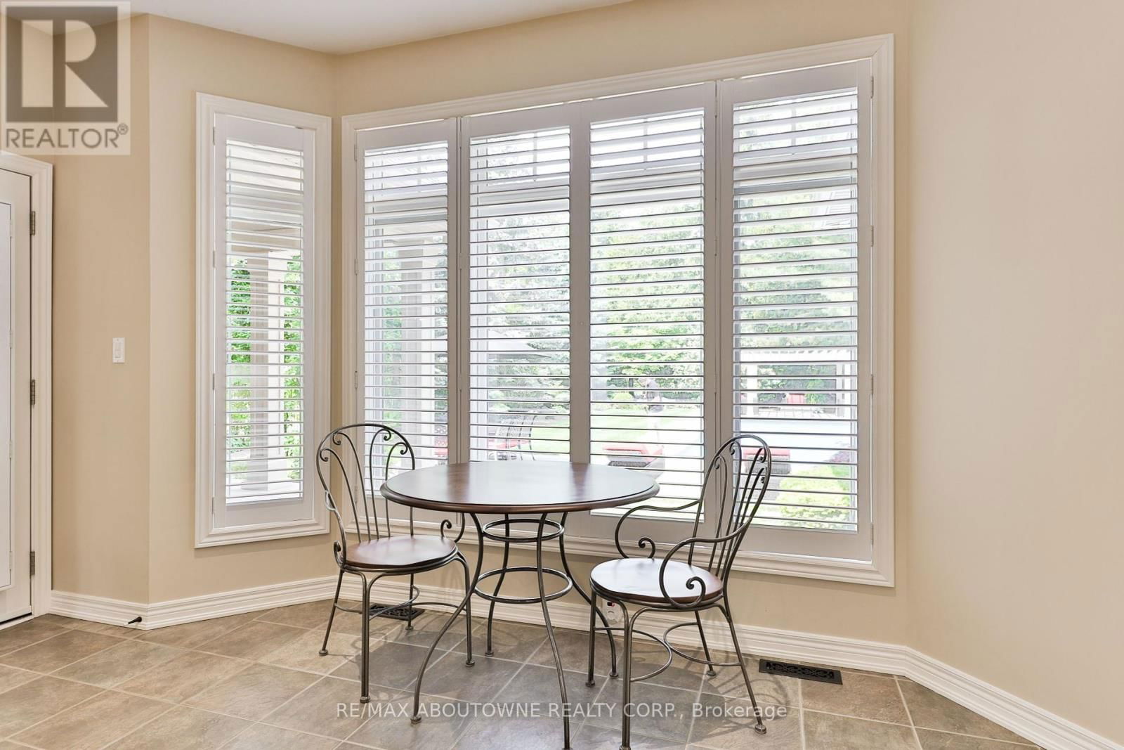 3105 LAKESHORE ROAD Image 20