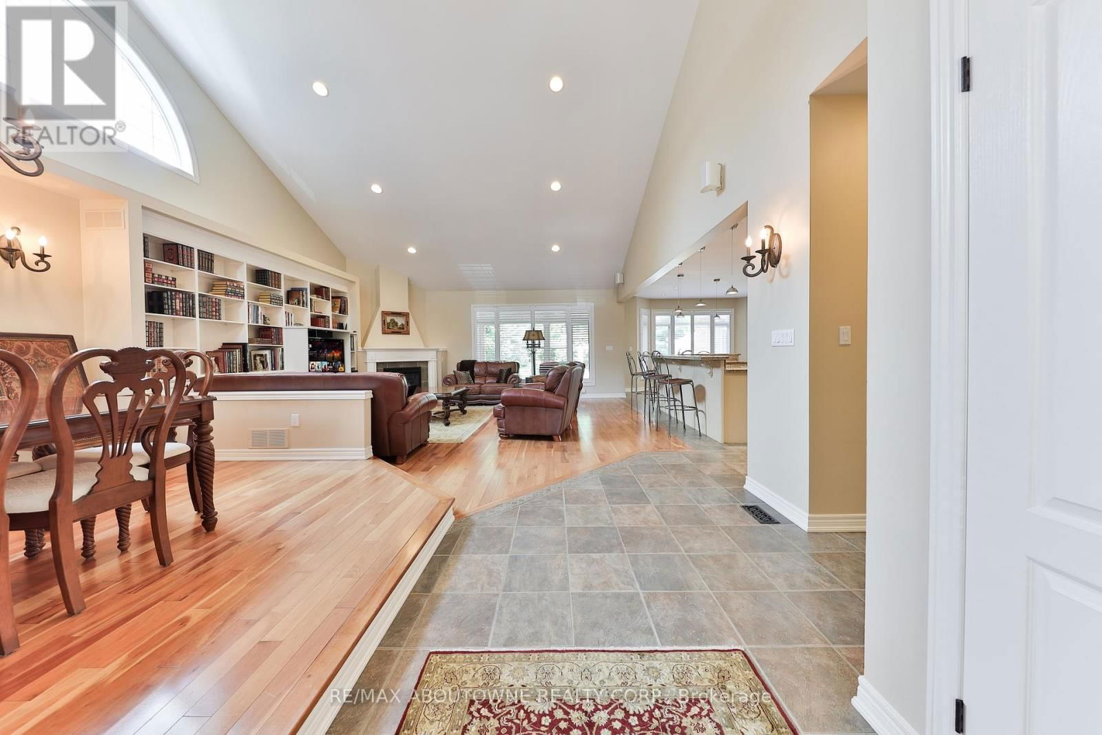 3105 LAKESHORE ROAD Image 5