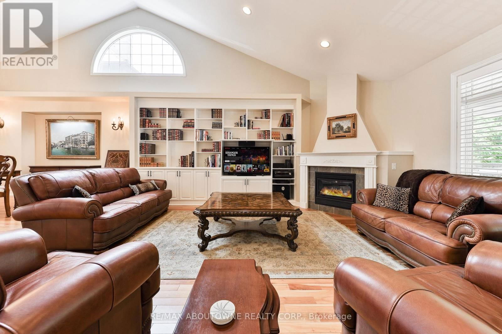 3105 LAKESHORE ROAD Image 9