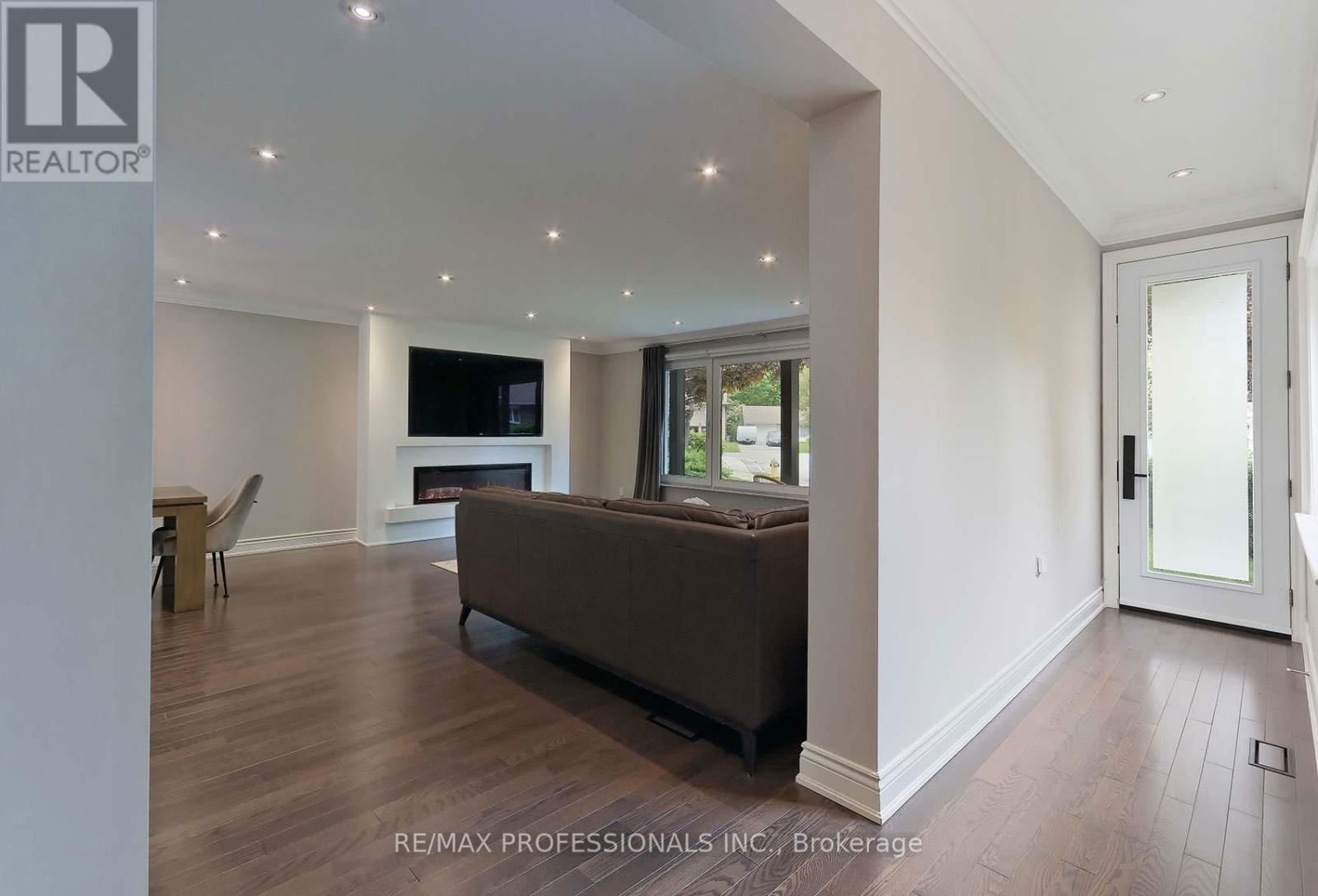 14 AYMARN COURT Image 3