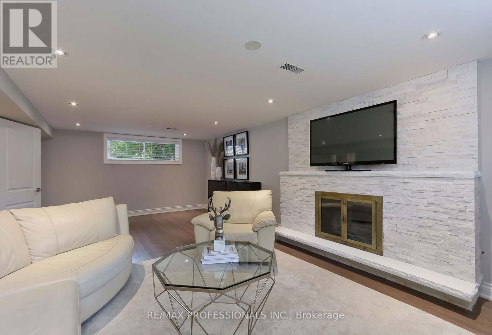 14 AYMARN COURT Image 32