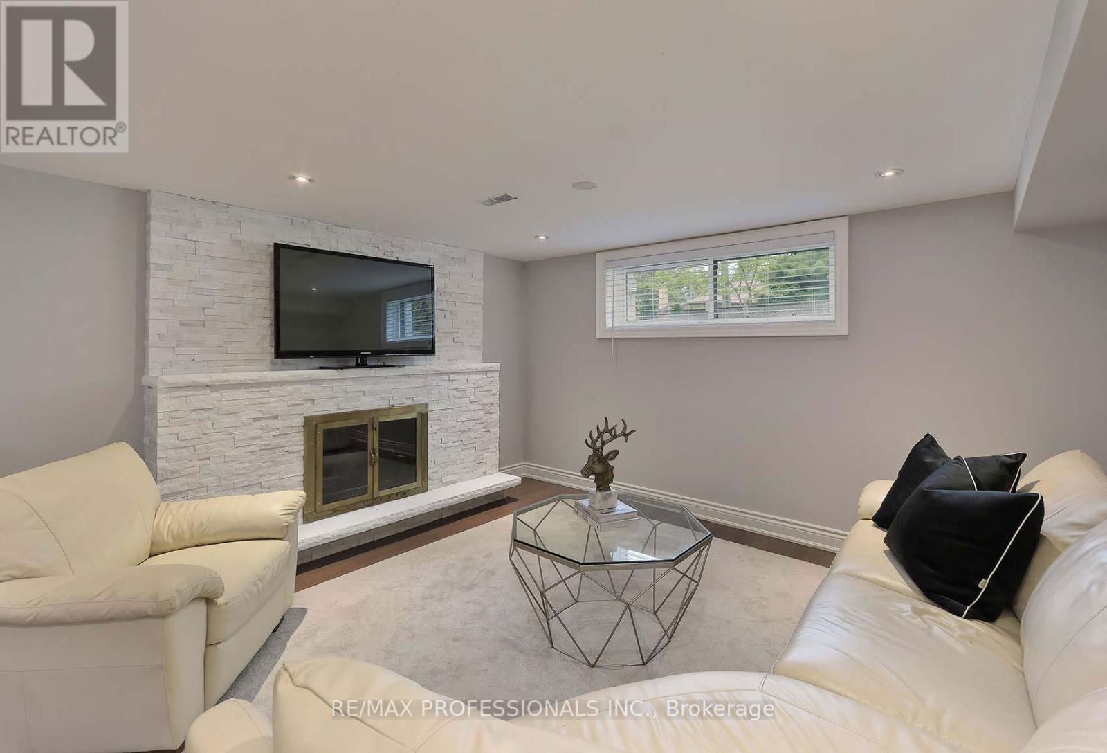 14 AYMARN COURT Image 33
