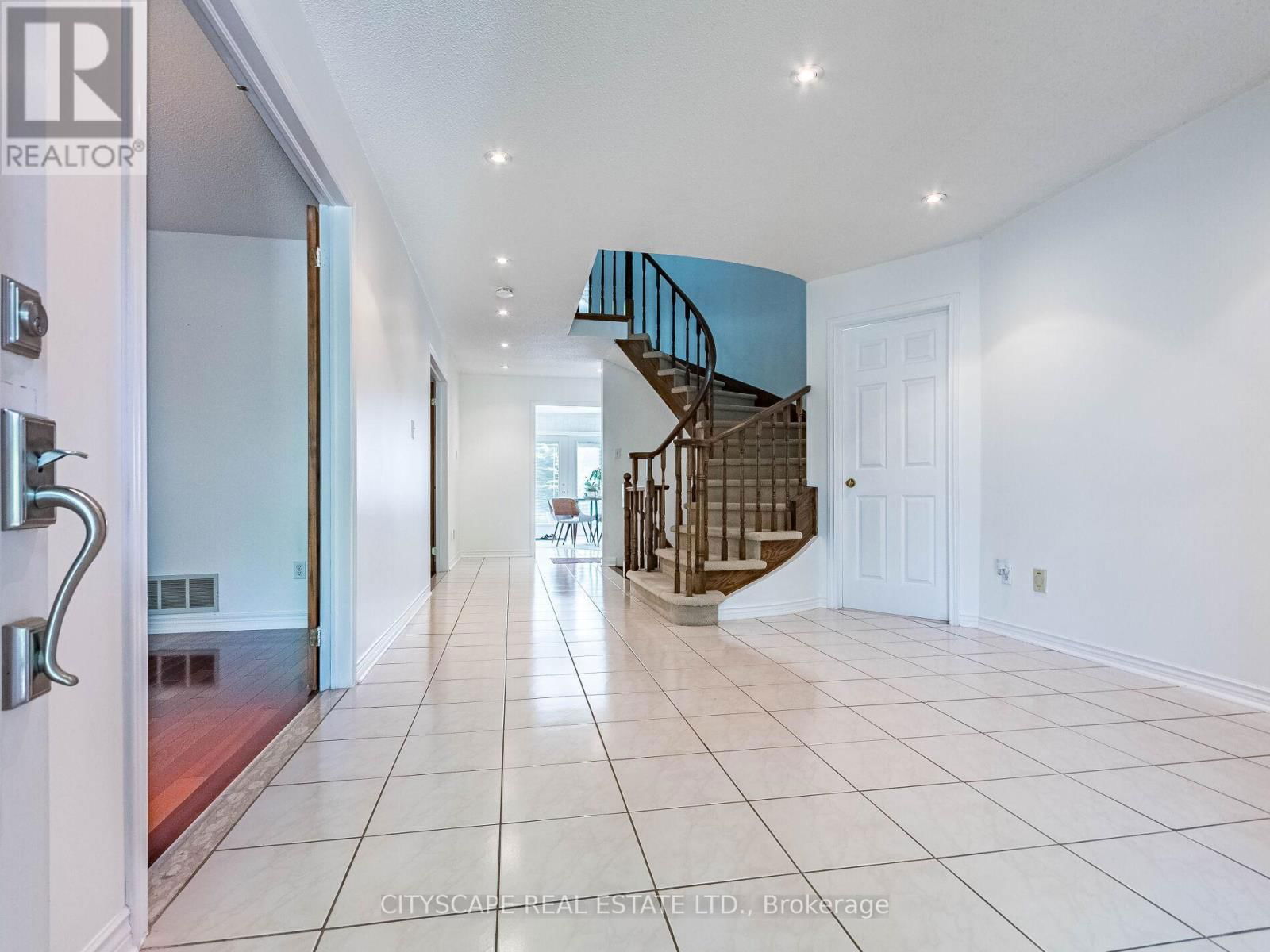 1187 GILES GATE Image 10