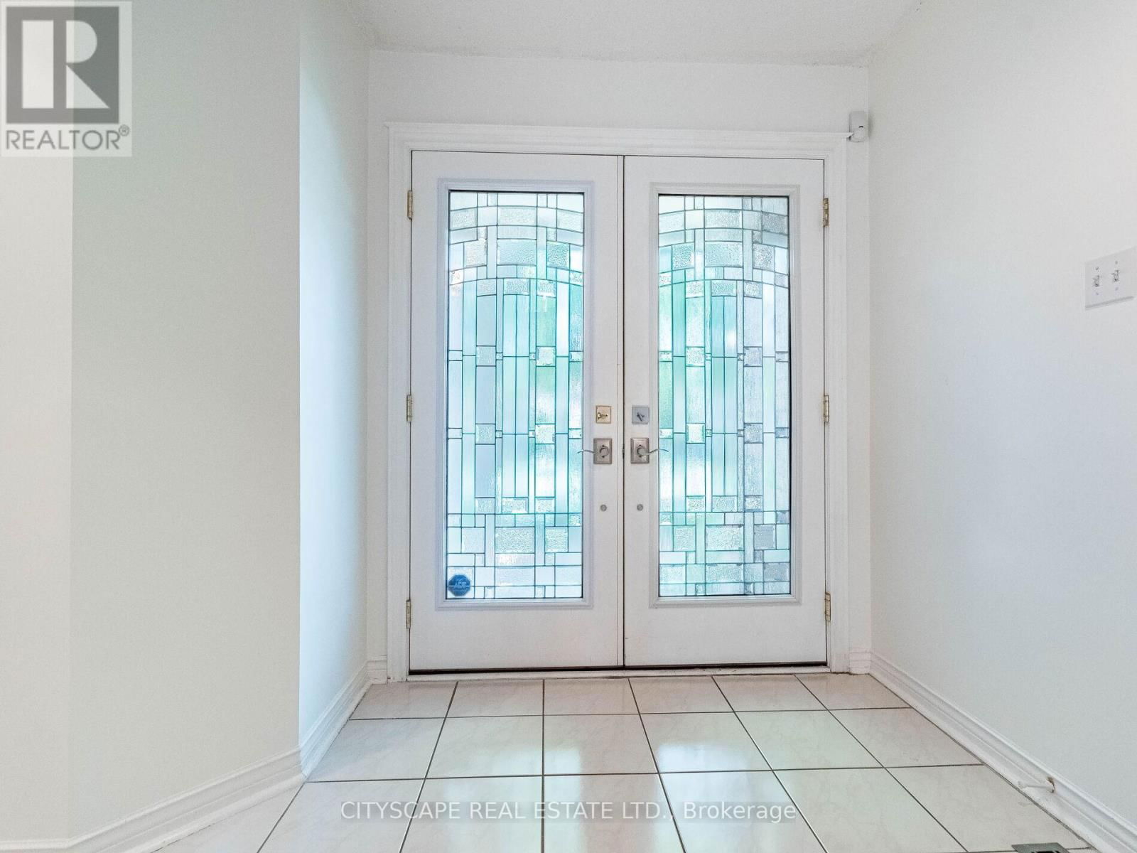 1187 GILES GATE Image 11