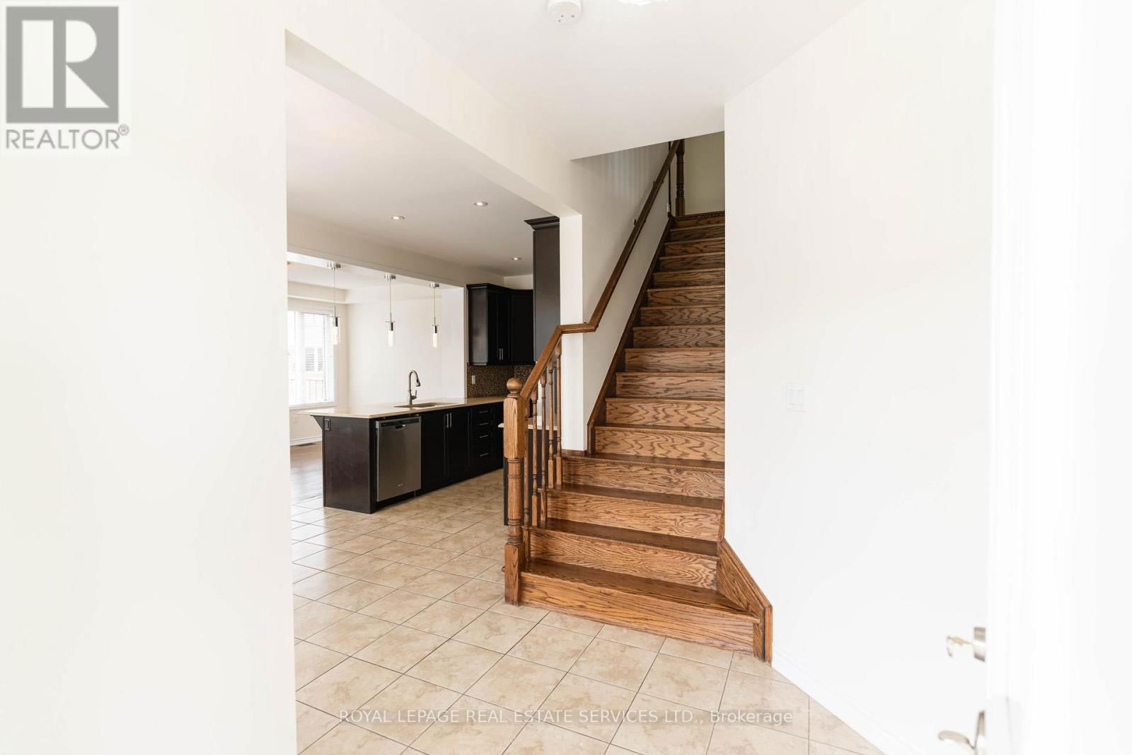 974 PENSON CRESCENT Image 13