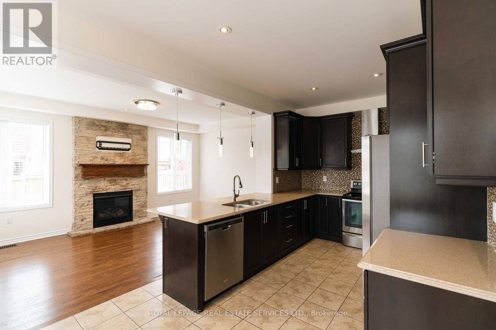 974 PENSON CRESCENT Image 15