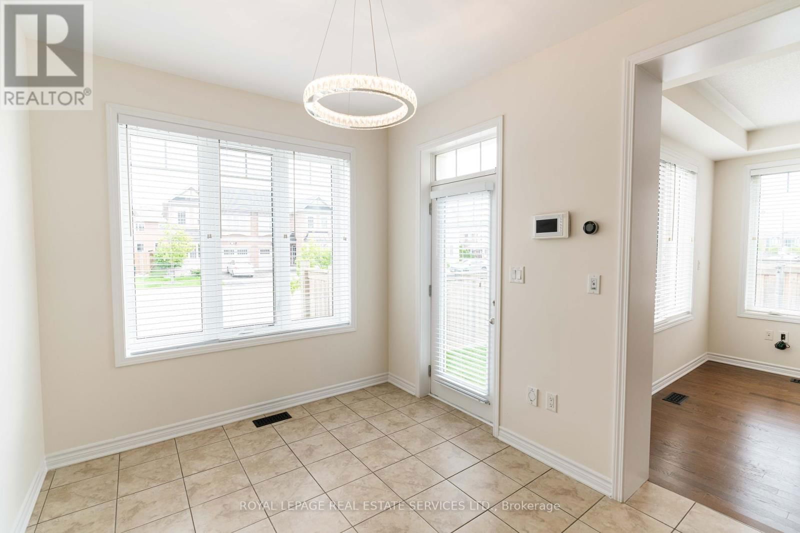 974 PENSON CRESCENT Image 16