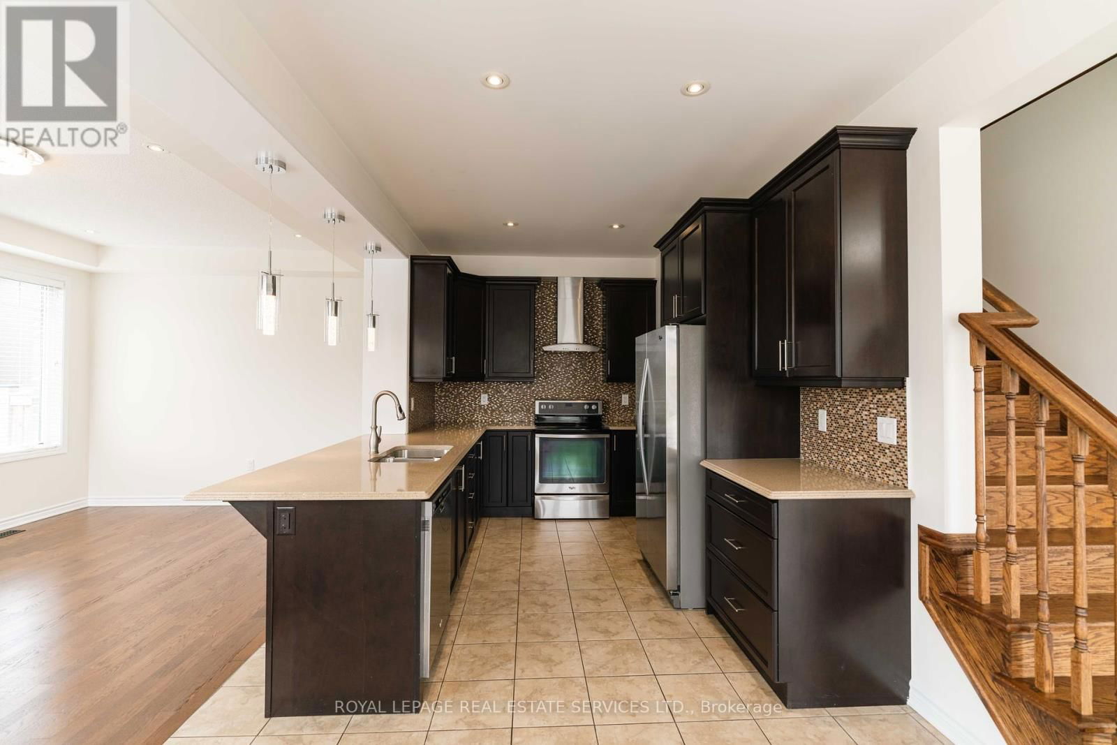 974 PENSON CRESCENT Image 17