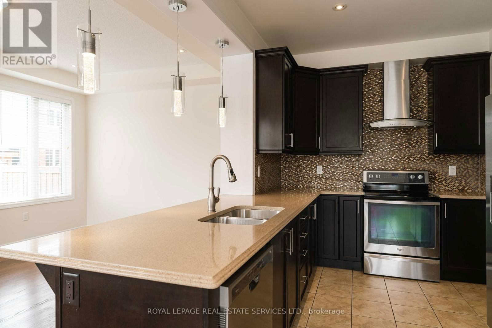 974 PENSON CRESCENT Image 18