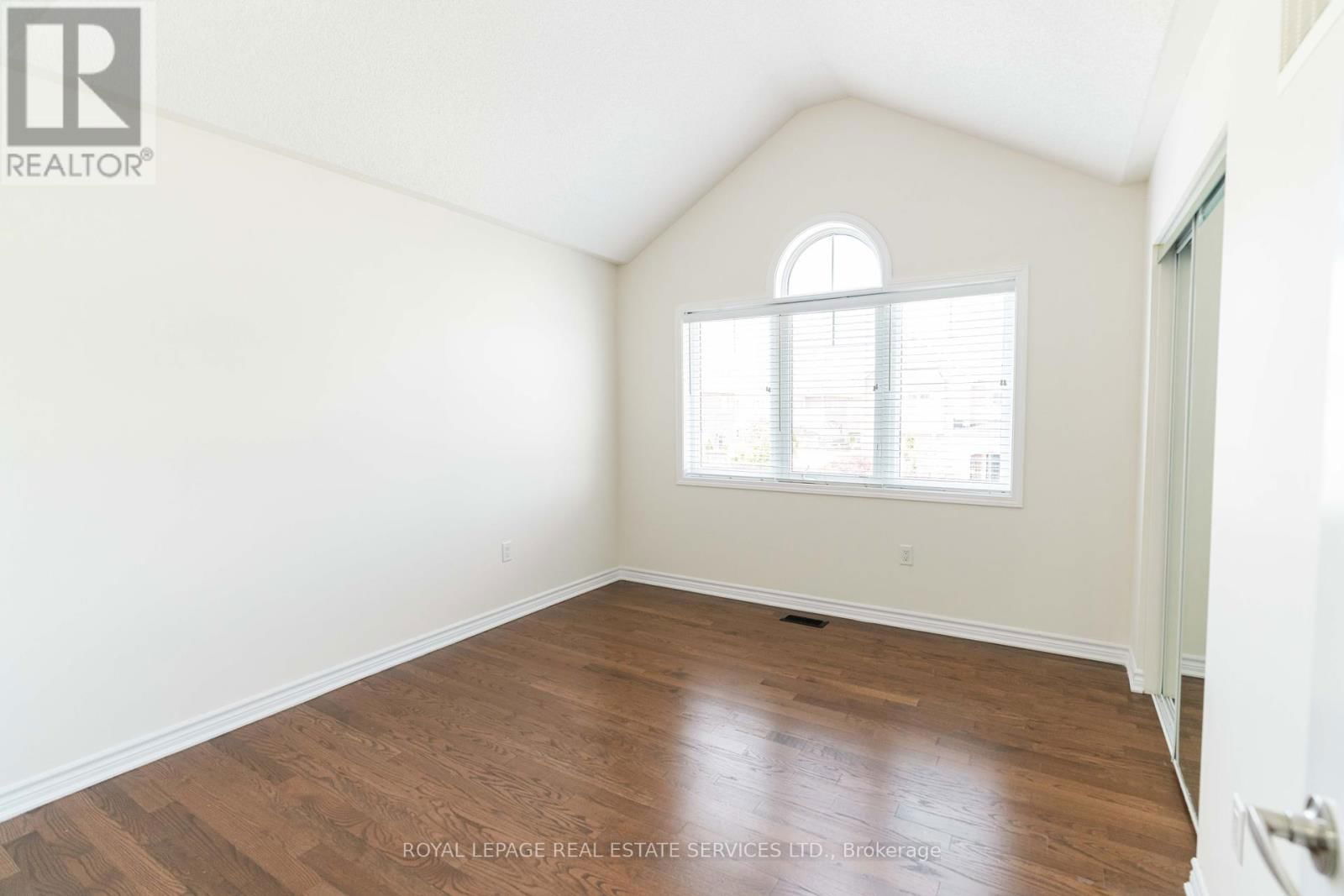 974 PENSON CRESCENT Image 28