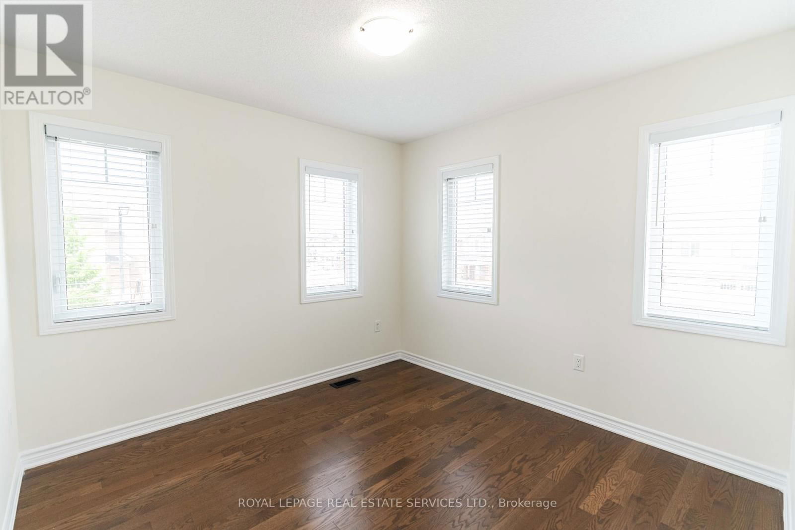 974 PENSON CRESCENT Image 30
