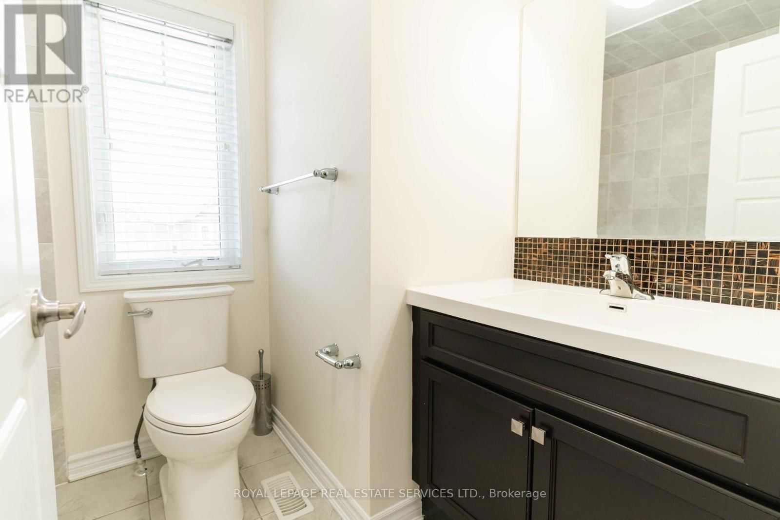 974 PENSON CRESCENT Image 32