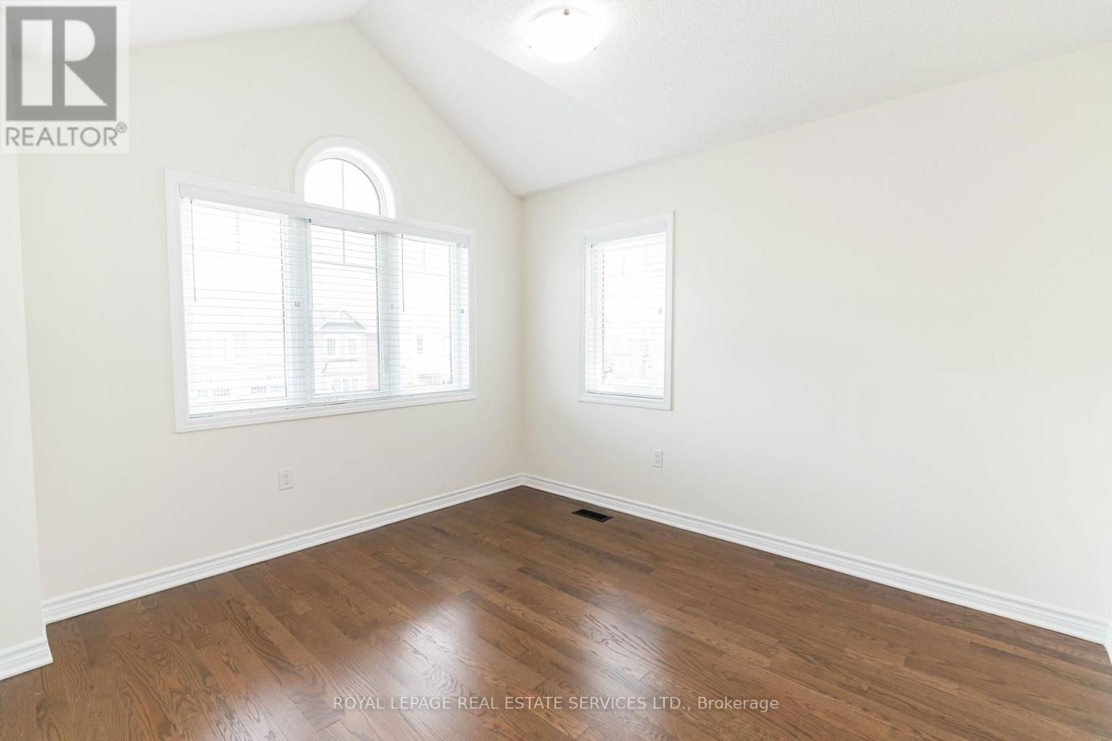 974 PENSON CRESCENT Image 33