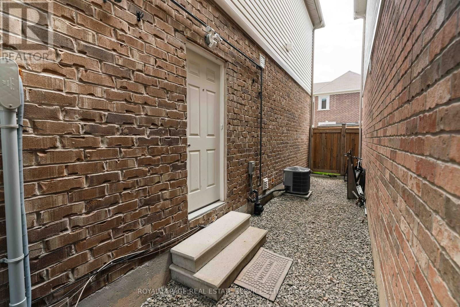 974 PENSON CRESCENT Image 44