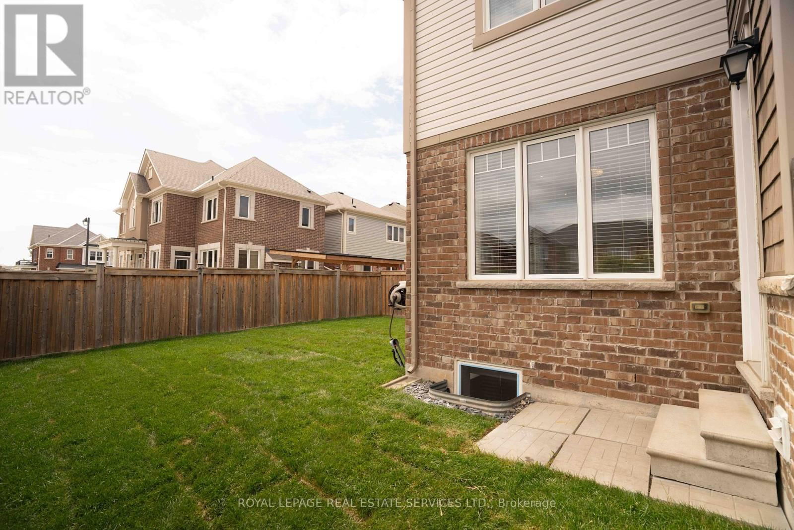 974 PENSON CRESCENT Image 45