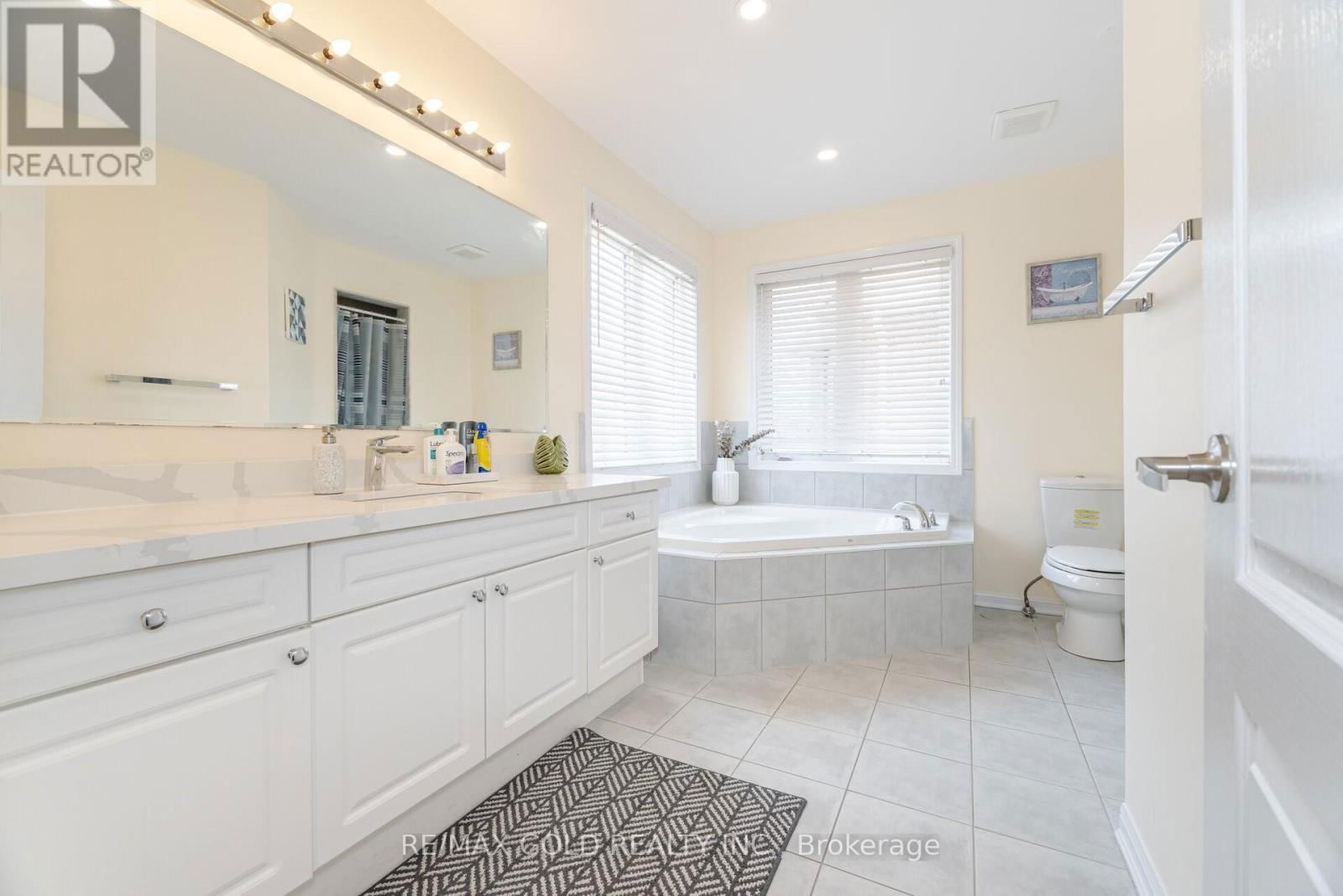 82 SEASCAPE CRESCENT Image 16