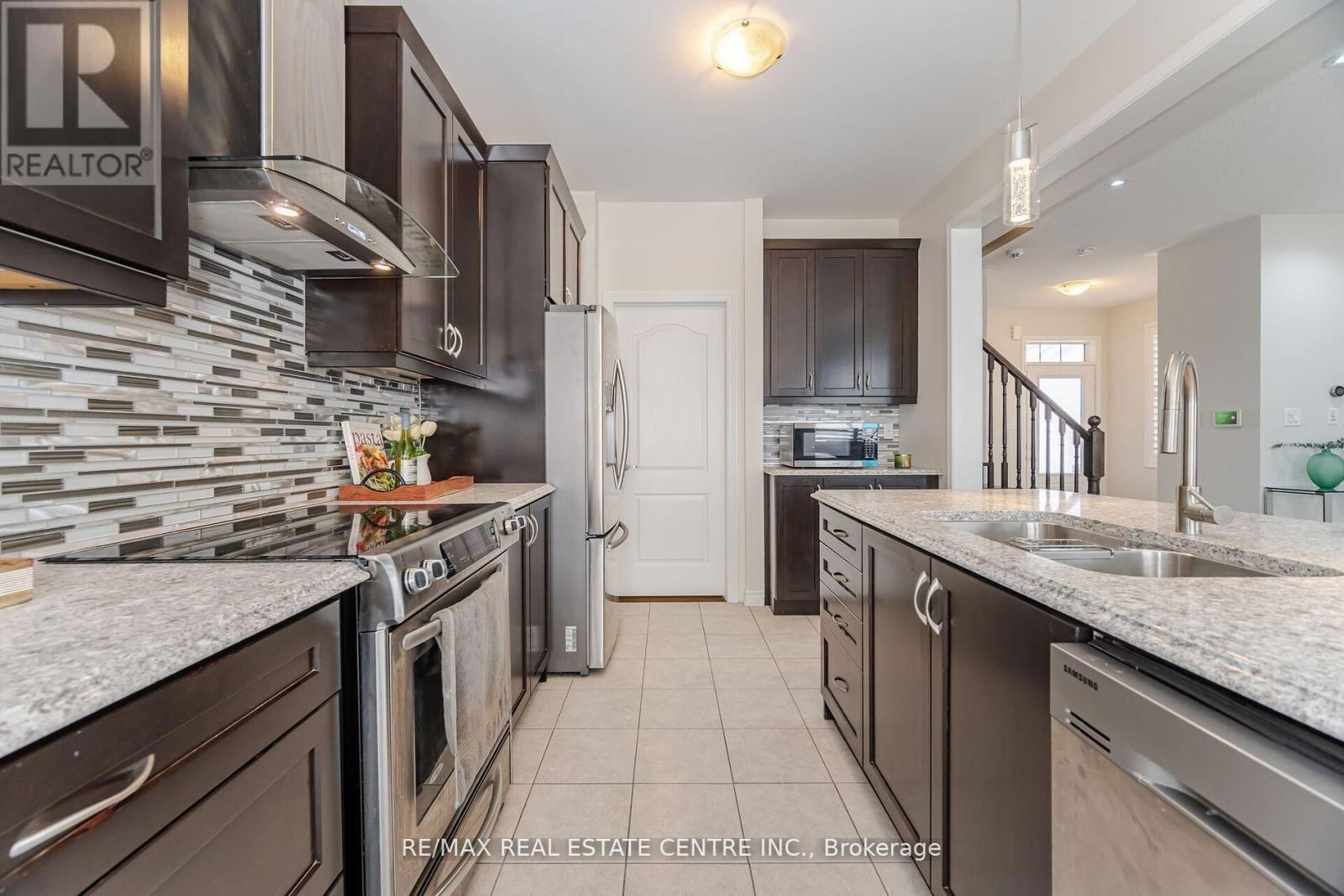 48 ENFORD CRESCENT Image 17