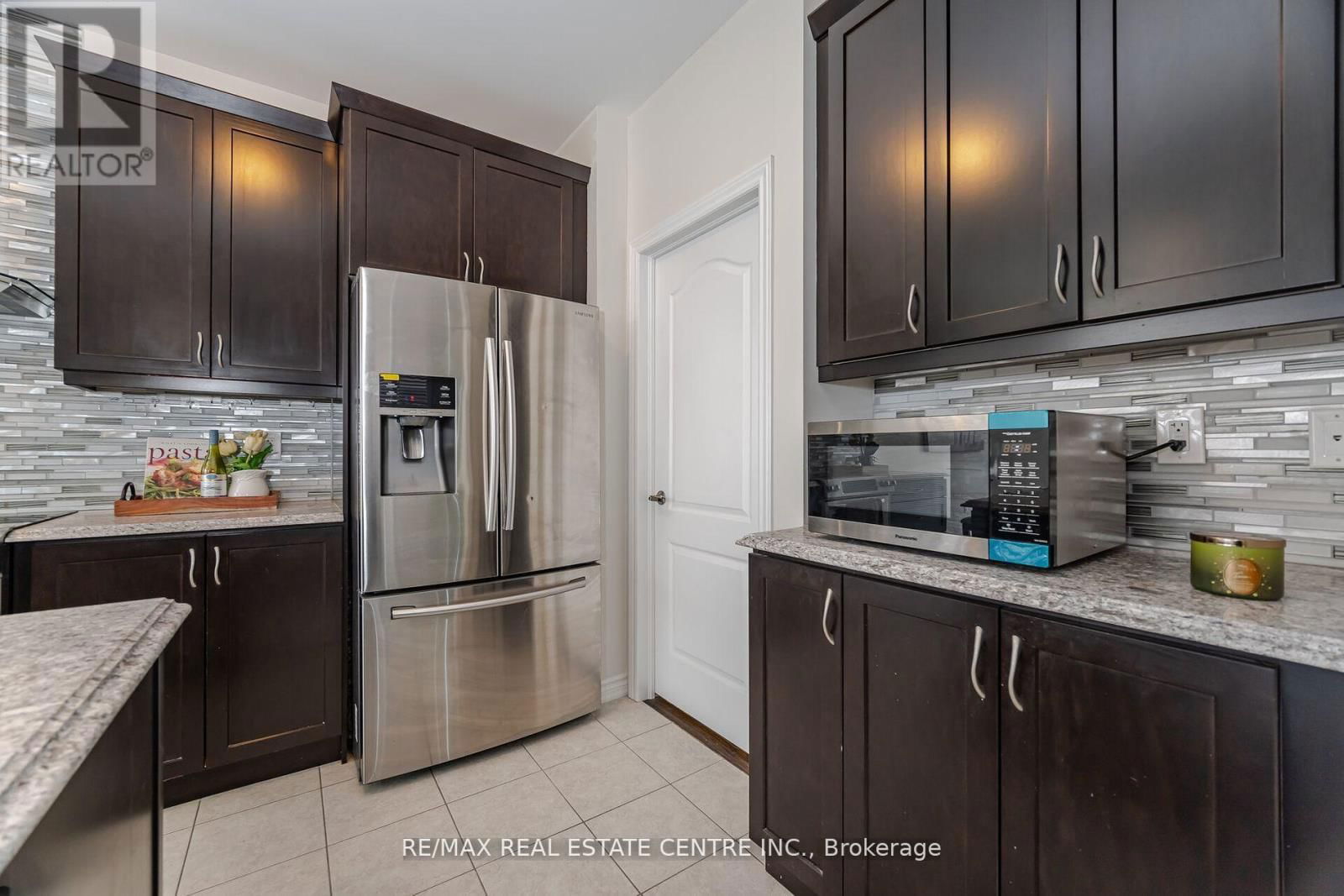 48 ENFORD CRESCENT Image 18