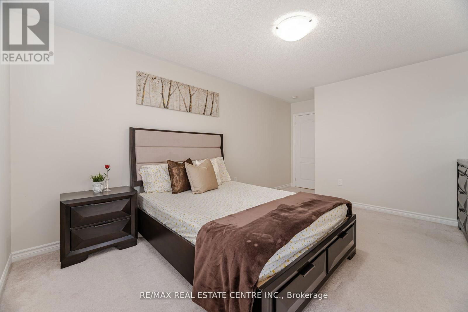 48 ENFORD CRESCENT Image 24