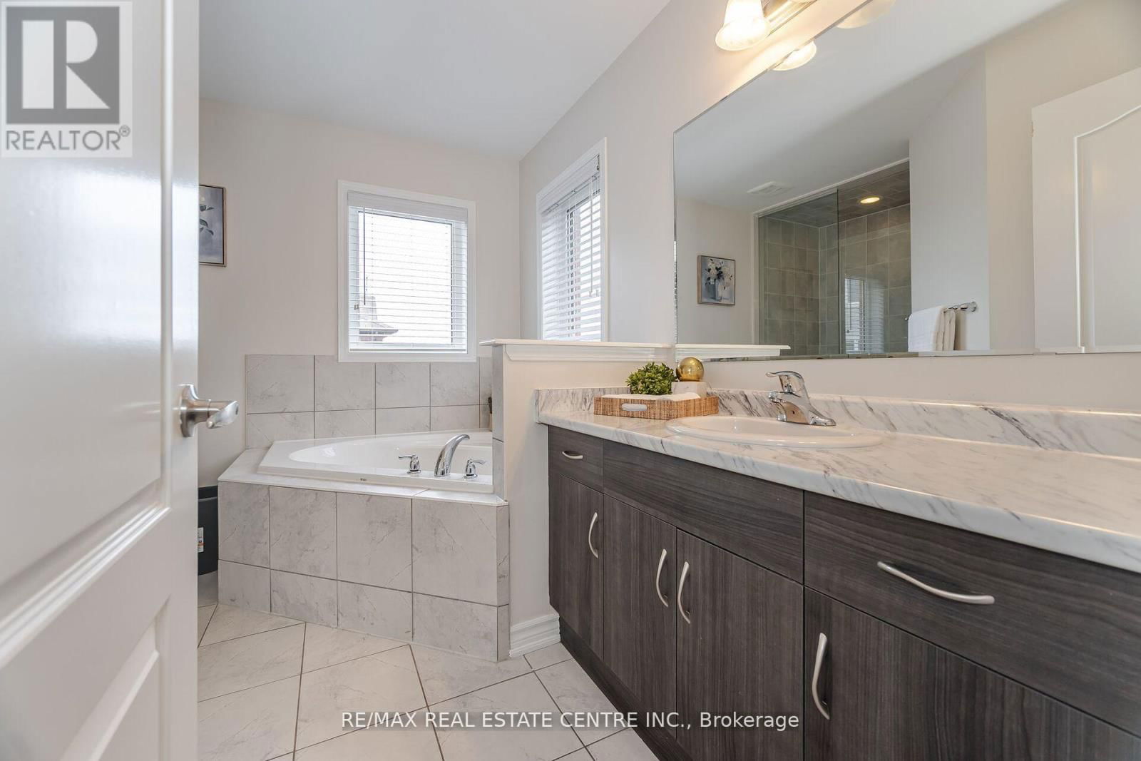 48 ENFORD CRESCENT Image 26