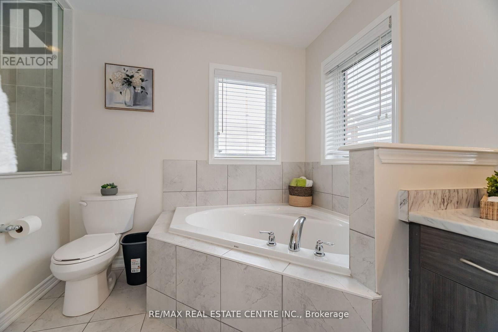 48 ENFORD CRESCENT Image 27