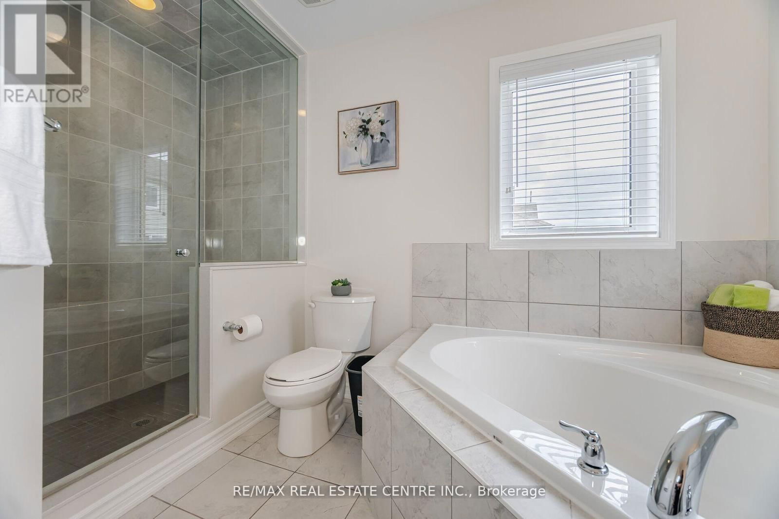 48 ENFORD CRESCENT Image 28