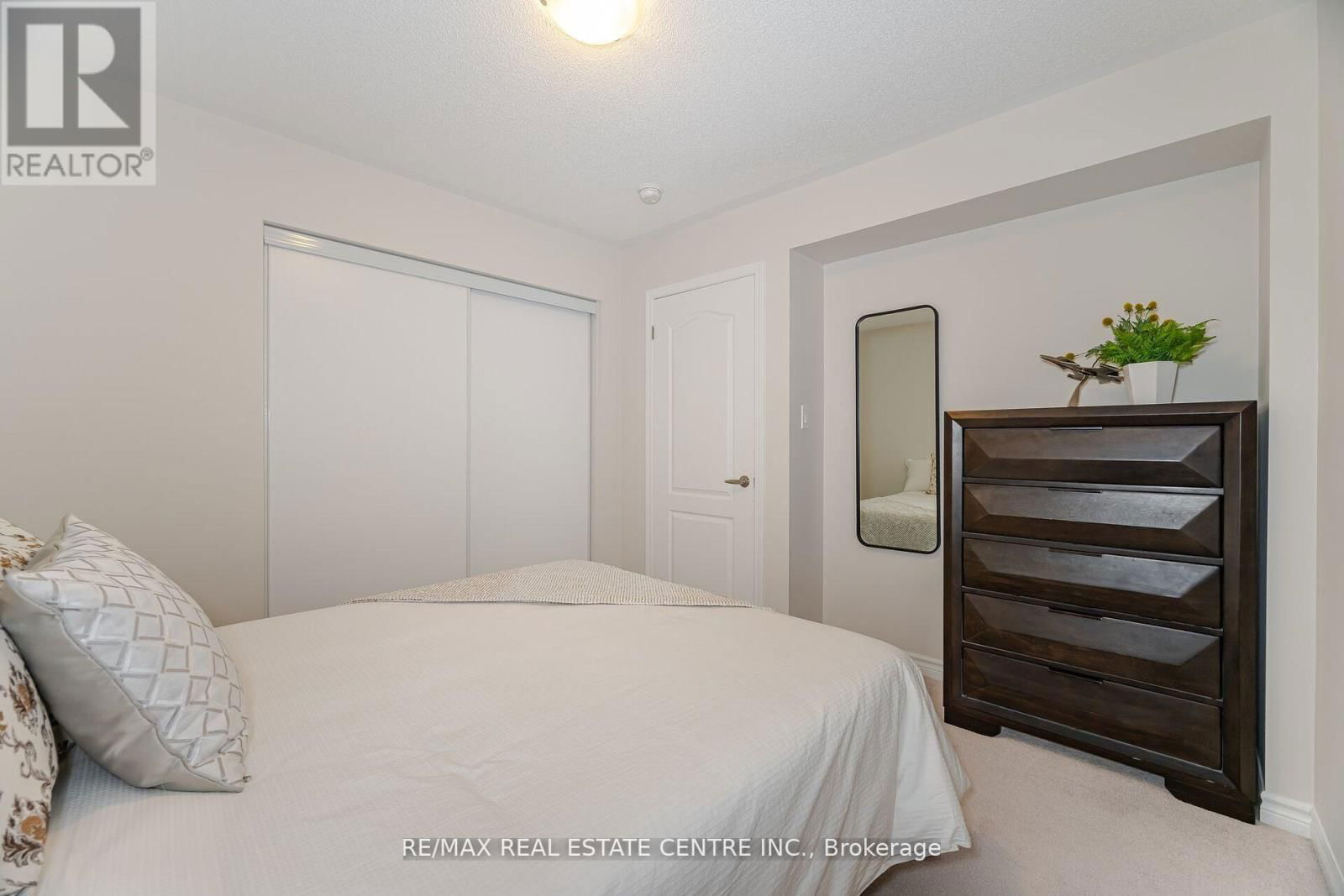 48 ENFORD CRESCENT Image 31